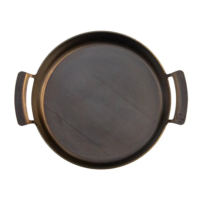 Round metal pan with handles