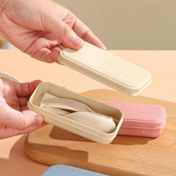 3-Piece Foldable Tableware Set – Portable Spoon, Fork & Chopsticks for Travel, Office & Outdoor Use(Random Color-Pack of 1)