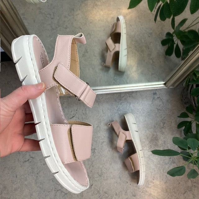 Läcker mjuk och flexibel skinnsandal i rosa från Relaxshoe