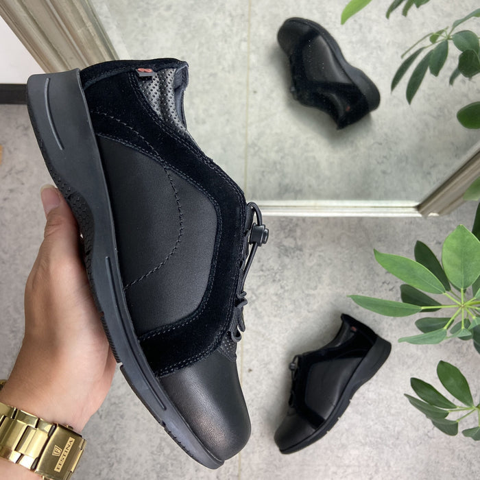 Läder promenadsko från Green Comfort med elastisk snörning och bra hålfotsstöd