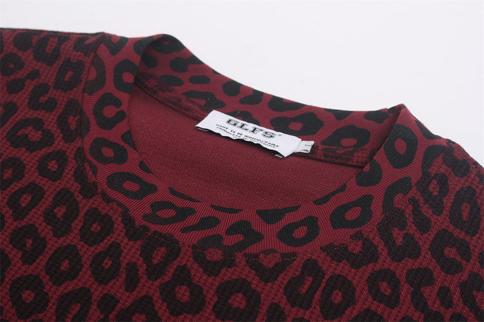 Close-up of the leopard-print shirt collar with a ribbed neckline and sewn label